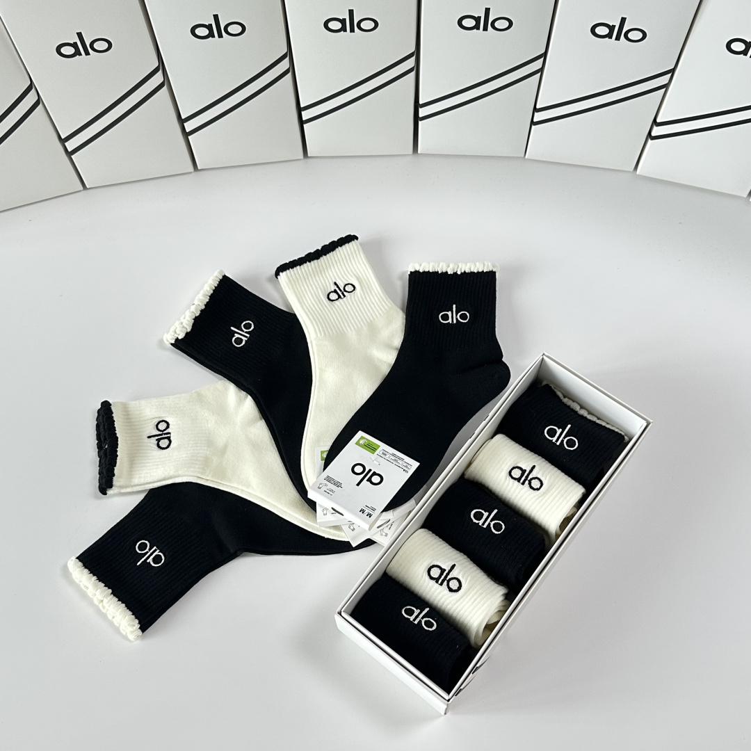 💛配包装ALO 新款刺绣中长筒款堆堆袜袜子！一盒五双， 专柜同步筒款袜子，💛大牌出街，潮人必备🔥超好搭