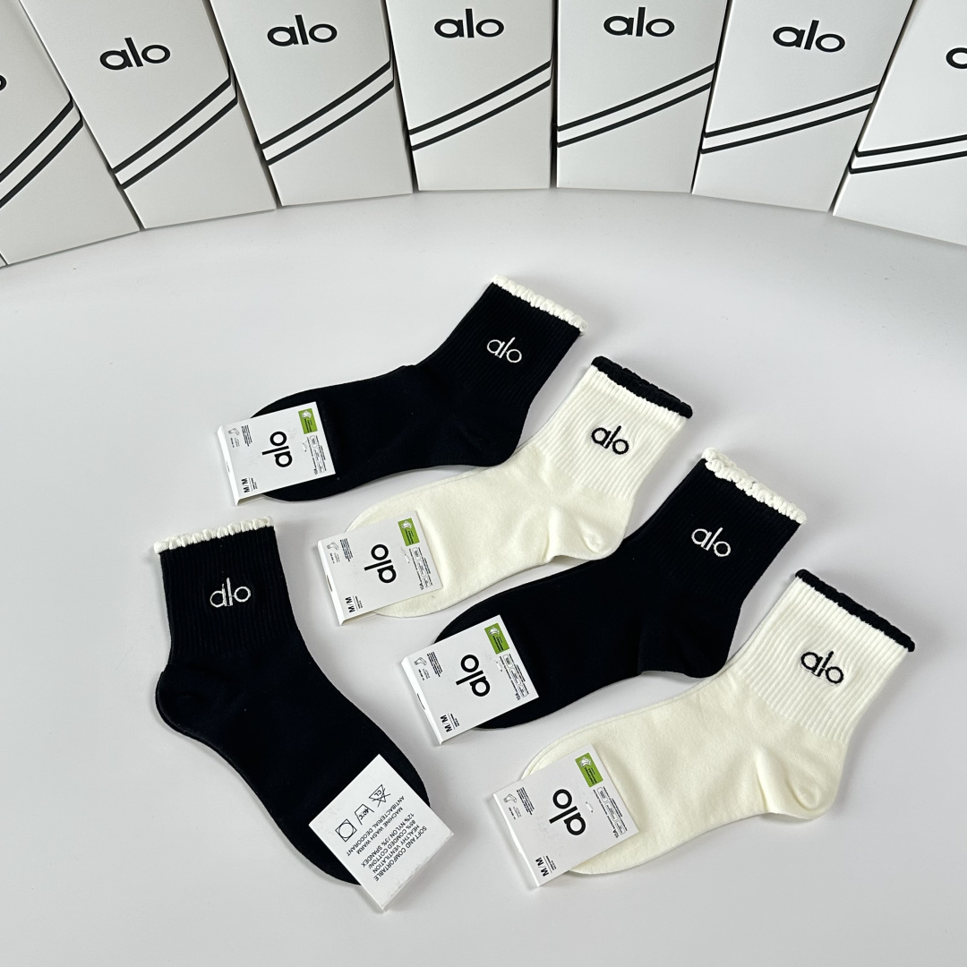 💛配包装ALO 新款刺绣中长筒款堆堆袜袜子！一盒五双， 专柜同步筒款袜子，💛大牌出街，潮人必备🔥超好搭