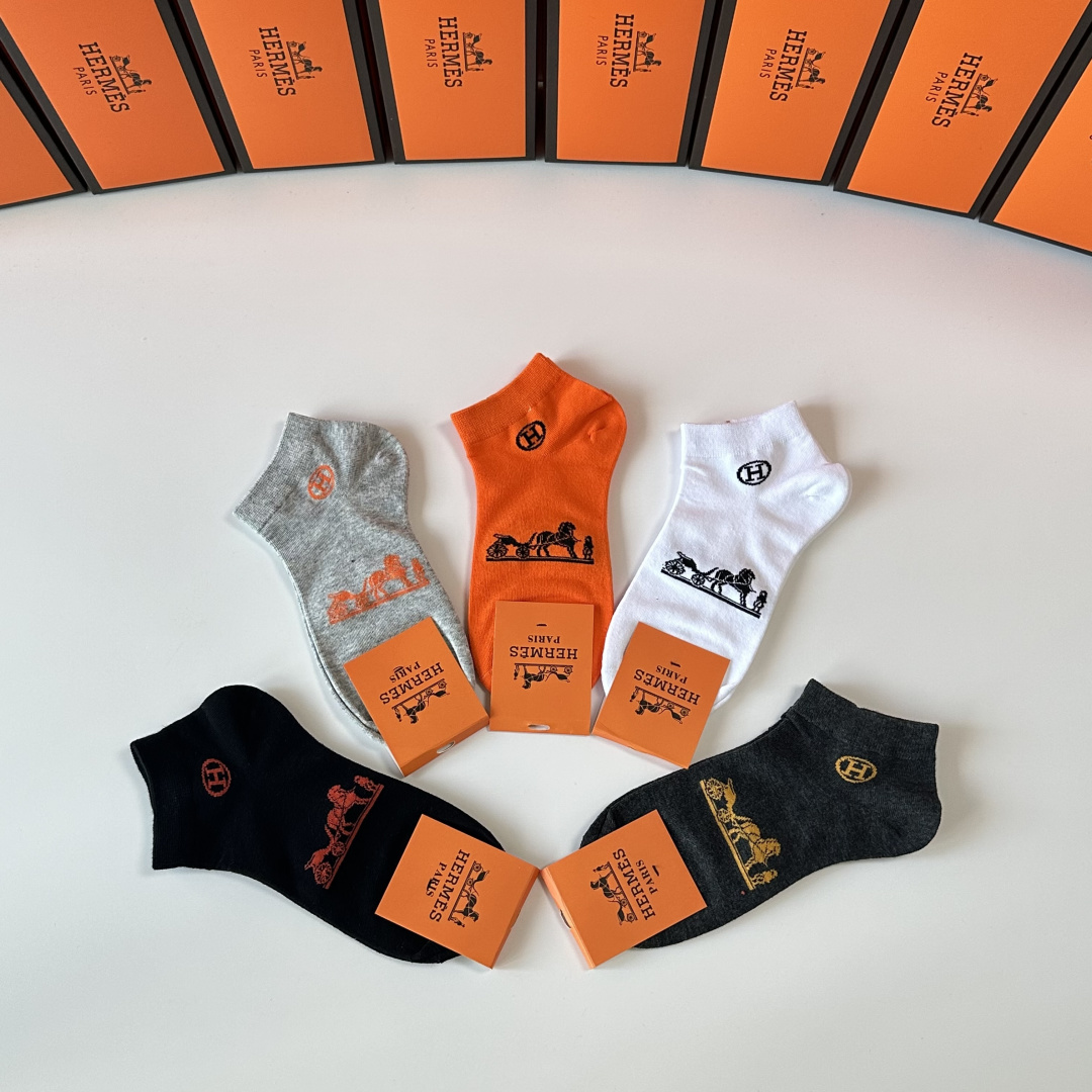 💛配专柜包装Hermes （爱马仕）新款中短款堆堆袜袜子！一盒五双，专柜同步筒袜袜子，💛大牌出街，潮人必