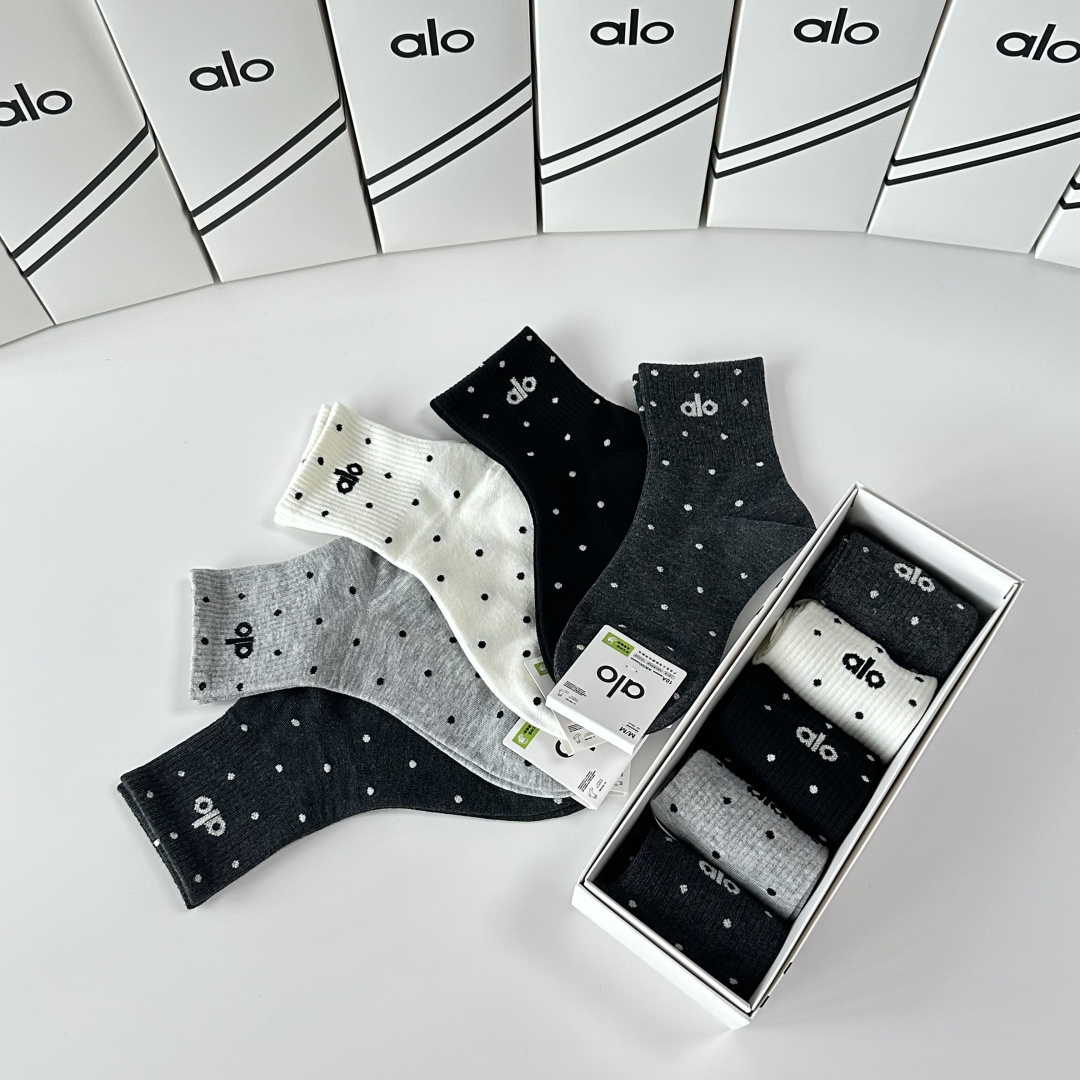 💛配包装ALO 新款中长筒款堆堆袜袜子！一盒五双， 专柜同步筒款袜子，💛大牌出街，潮人必备🔥超好搭