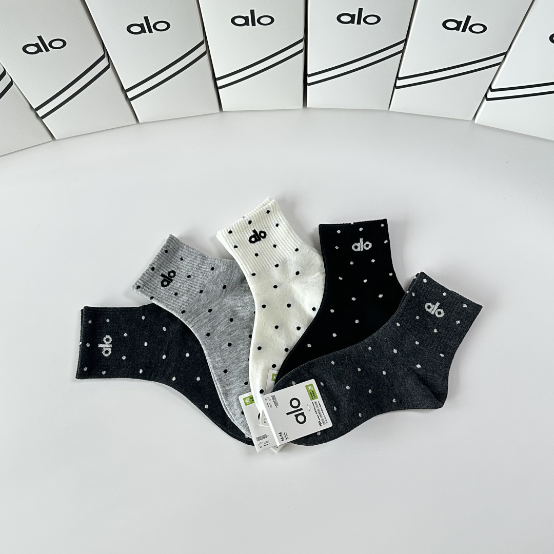 💛配包装ALO 新款中长筒款堆堆袜袜子！一盒五双， 专柜同步筒款袜子，💛大牌出街，潮人必备🔥超好搭