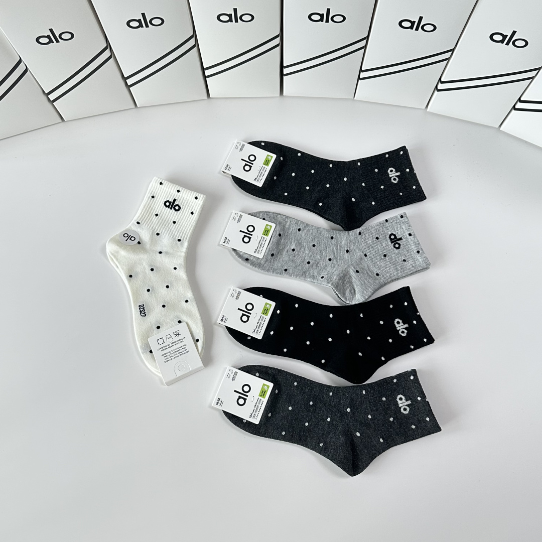 💛配包装ALO 新款中长筒款堆堆袜袜子！一盒五双， 专柜同步筒款袜子，💛大牌出街，潮人必备🔥超好搭
