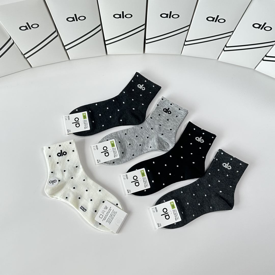 💛配包装ALO 新款中长筒款堆堆袜袜子！一盒五双， 专柜同步筒款袜子，💛大牌出街，潮人必备🔥超好搭