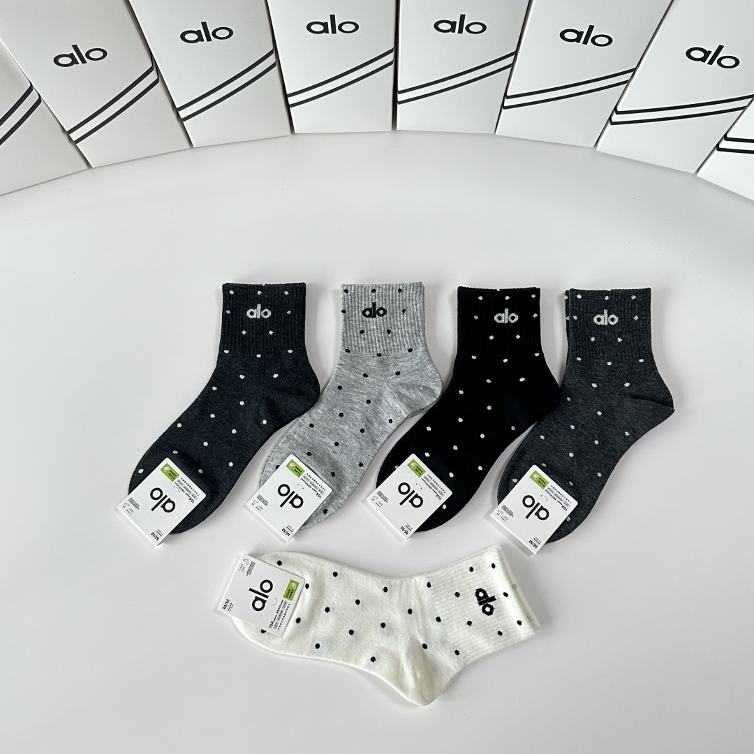 💛配包装ALO 新款中长筒款堆堆袜袜子！一盒五双， 专柜同步筒款袜子，💛大牌出街，潮人必备🔥超好搭