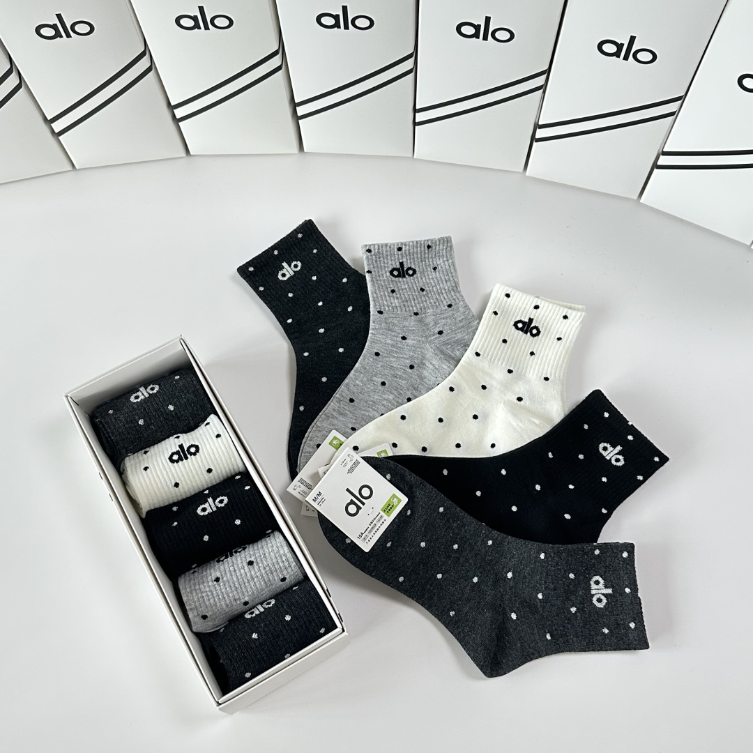 💛配包装ALO 新款中长筒款堆堆袜袜子！一盒五双， 专柜同步筒款袜子，💛大牌出街，潮人必备🔥超好搭