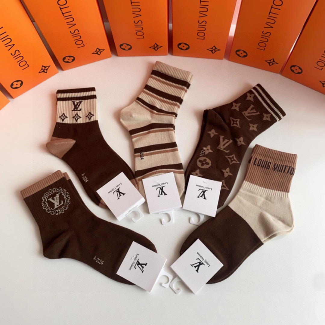 💛配包装LV（路易威登）新款经典中长款堆堆袜袜子！一盒五双， 专柜同步筒款袜子，💛大牌出街，潮人必备🔥超