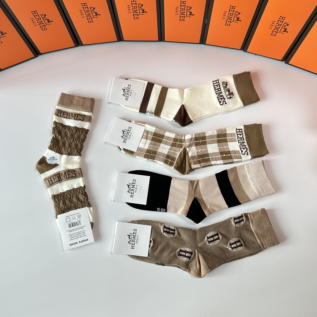 💛配专柜包装Chanel（香奈儿）新款中长筒袜堆堆袜袜子！一盒五双，专柜同步筒袜袜子，💛大牌出街，潮人必