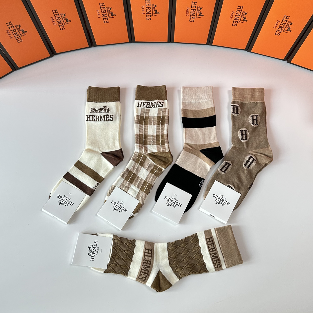 💛配专柜包装Chanel（香奈儿）新款中长筒袜堆堆袜袜子！一盒五双，专柜同步筒袜袜子，💛大牌出街，潮人必