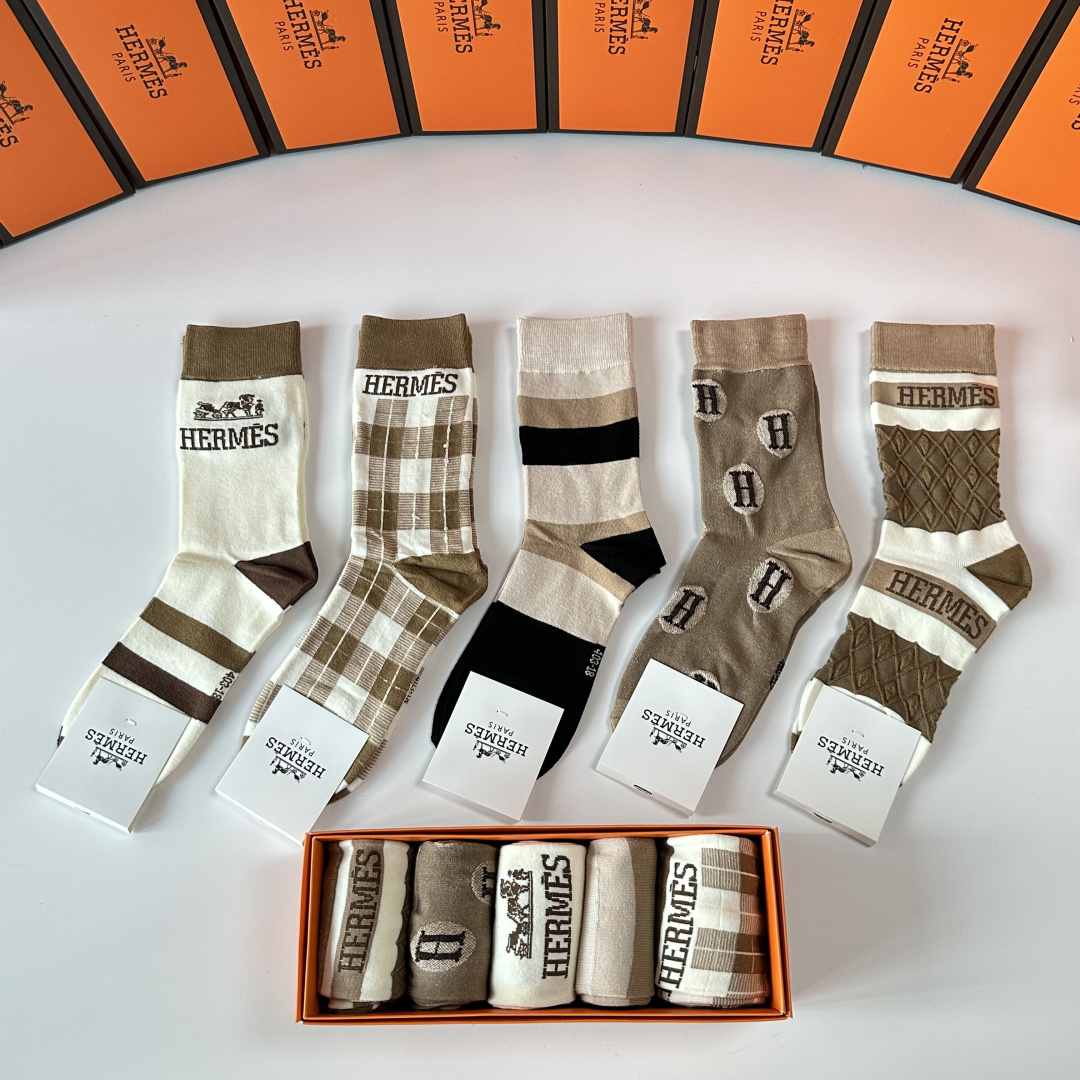 💛配专柜包装Chanel（香奈儿）新款中长筒袜堆堆袜袜子！一盒五双，专柜同步筒袜袜子，💛大牌出街，潮人必