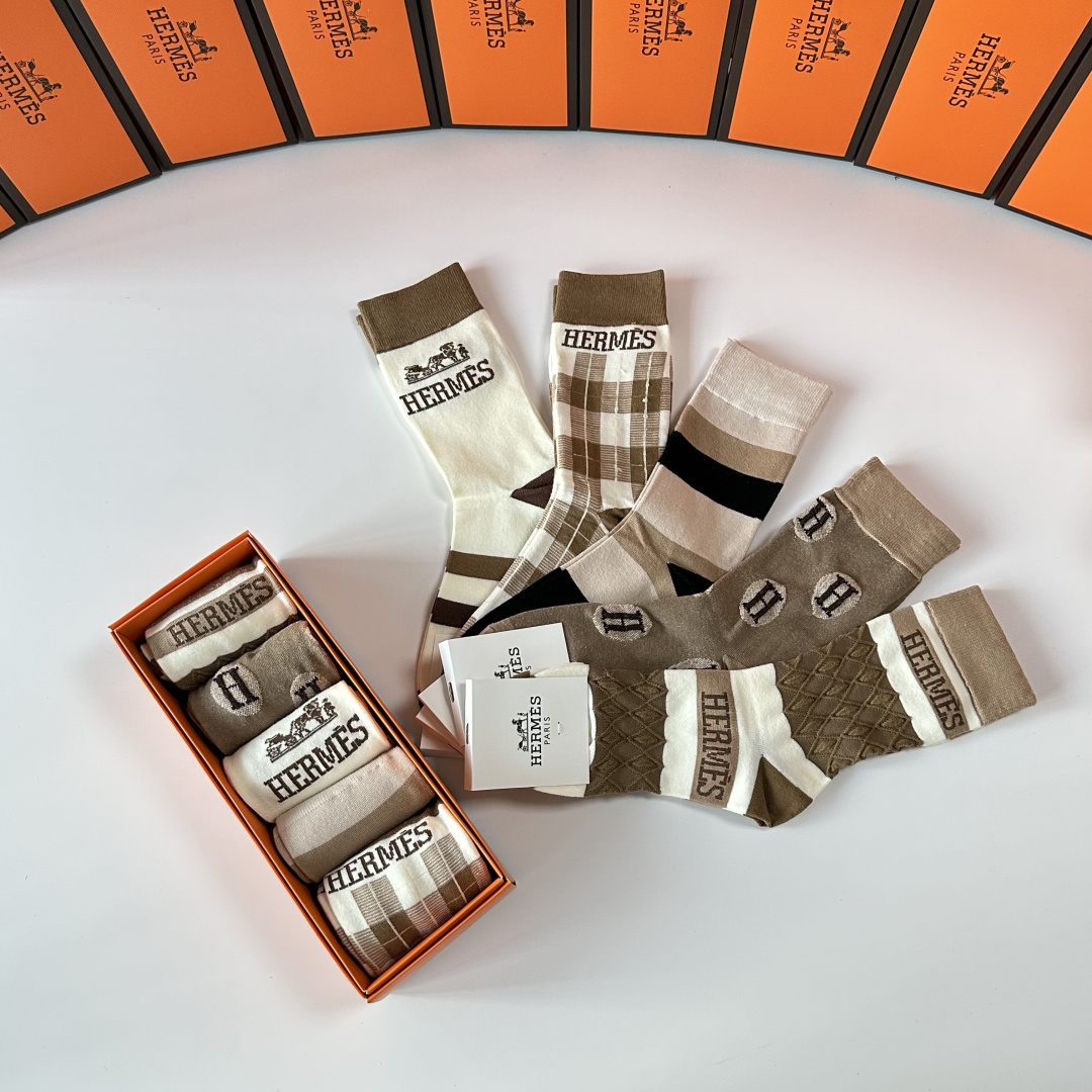 💛配专柜包装Chanel（香奈儿）新款中长筒袜堆堆袜袜子！一盒五双，专柜同步筒袜袜子，💛大牌出街，潮人必