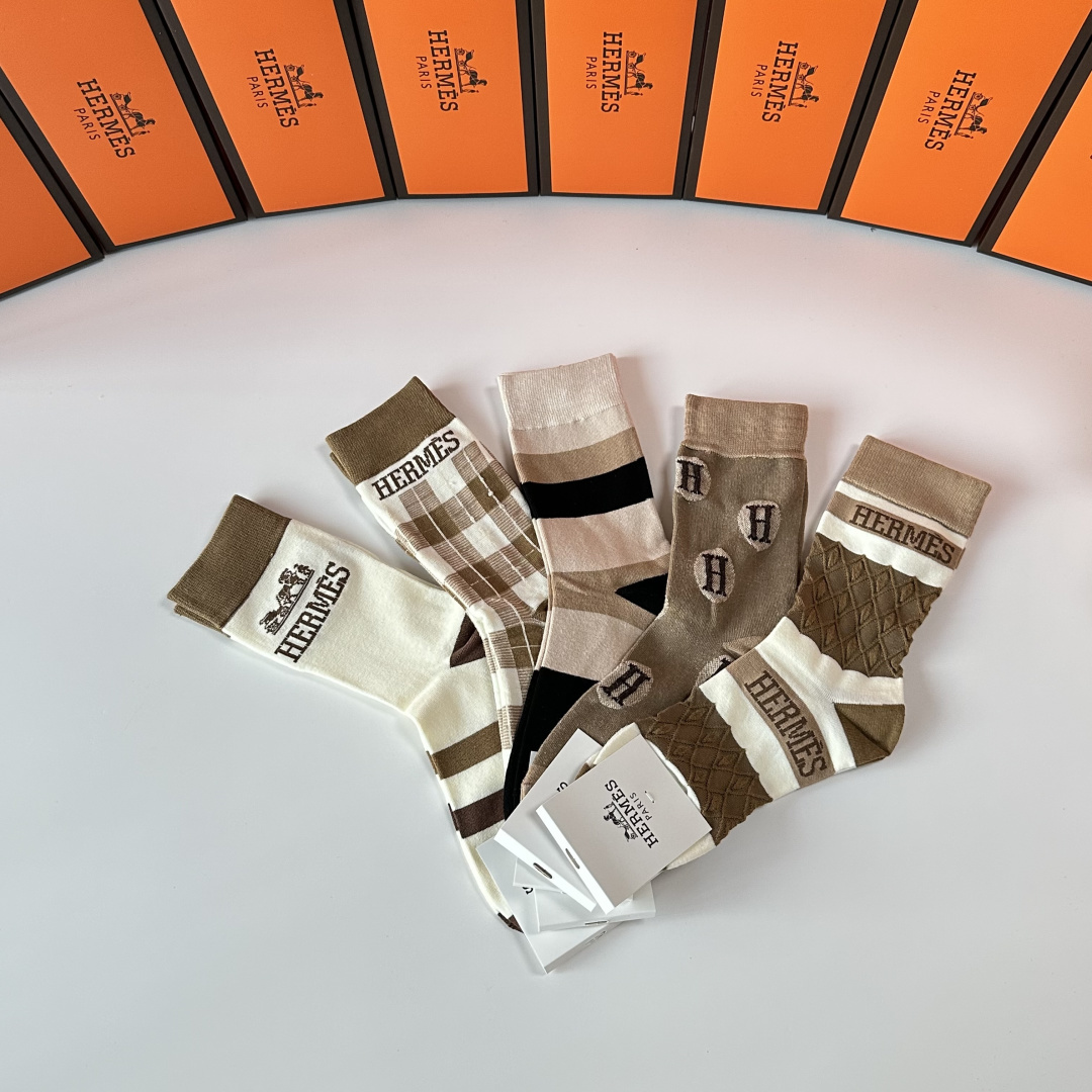 💛配专柜包装Chanel（香奈儿）新款中长筒袜堆堆袜袜子！一盒五双，专柜同步筒袜袜子，💛大牌出街，潮人必