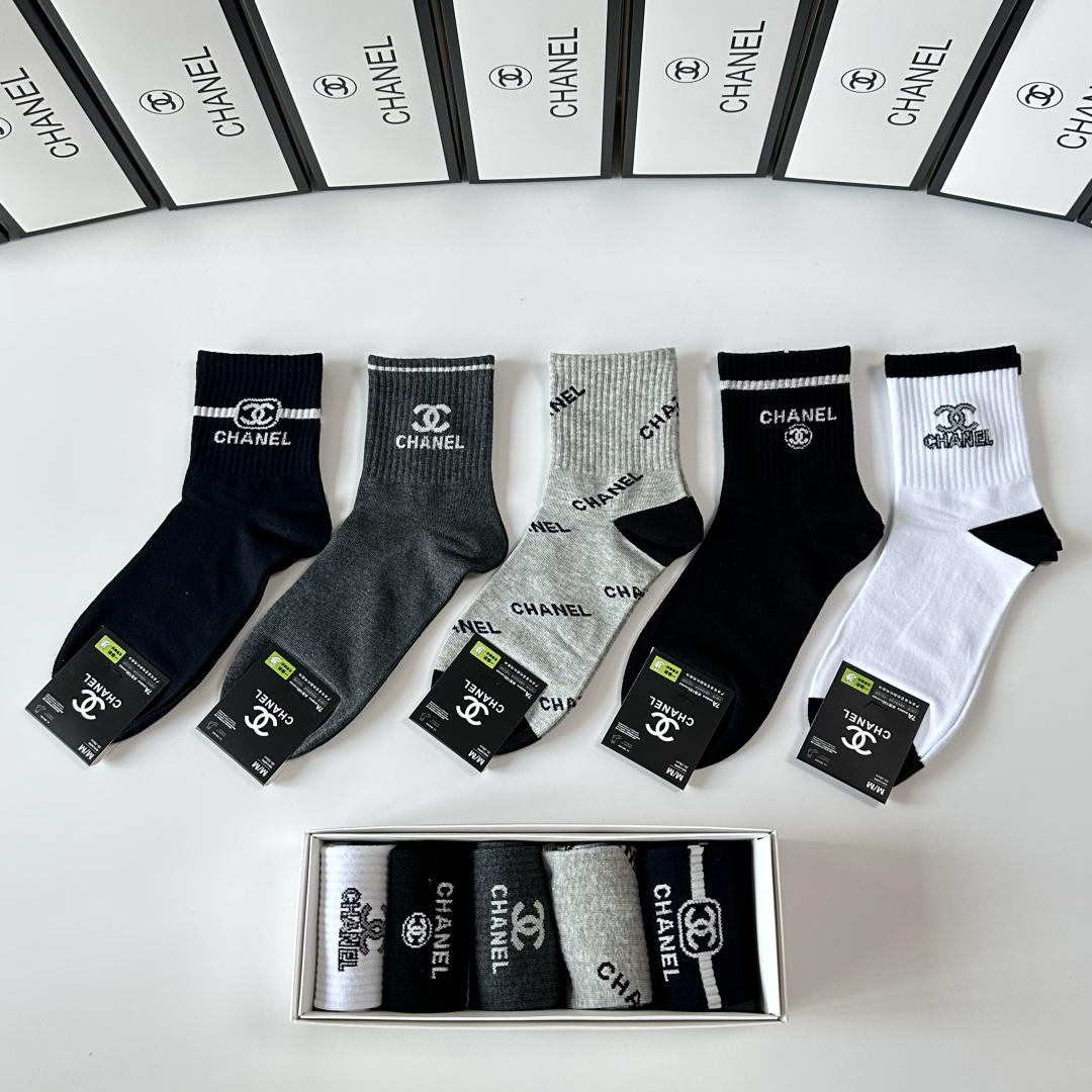 💛配专柜包装Chanel（香奈儿）新款中长款堆堆袜袜子！一盒五双，专柜同步筒袜袜子，大牌出街，潮人必备🔥