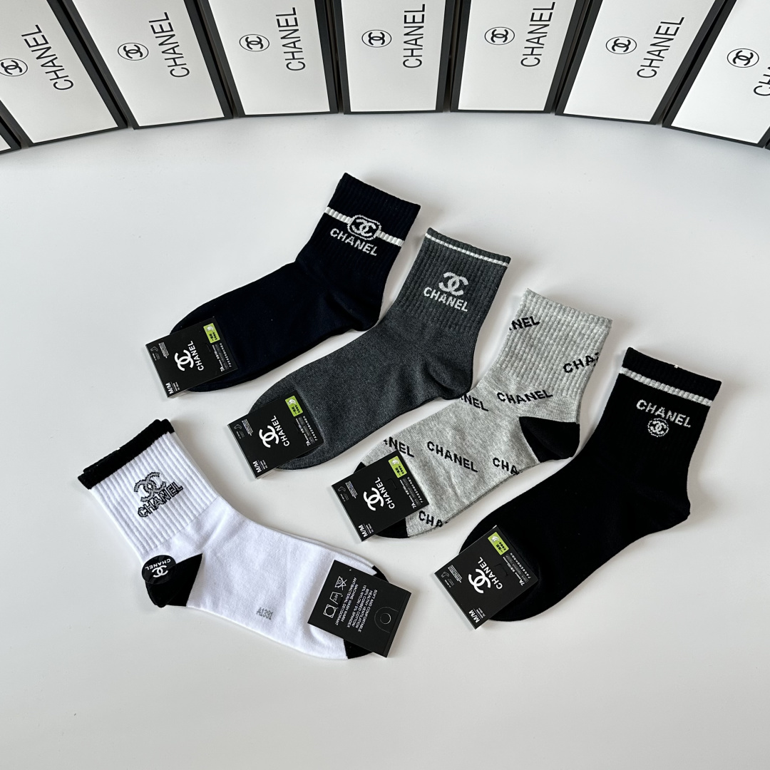 💛配专柜包装Chanel（香奈儿）新款中长款堆堆袜袜子！一盒五双，专柜同步筒袜袜子，大牌出街，潮人必备🔥