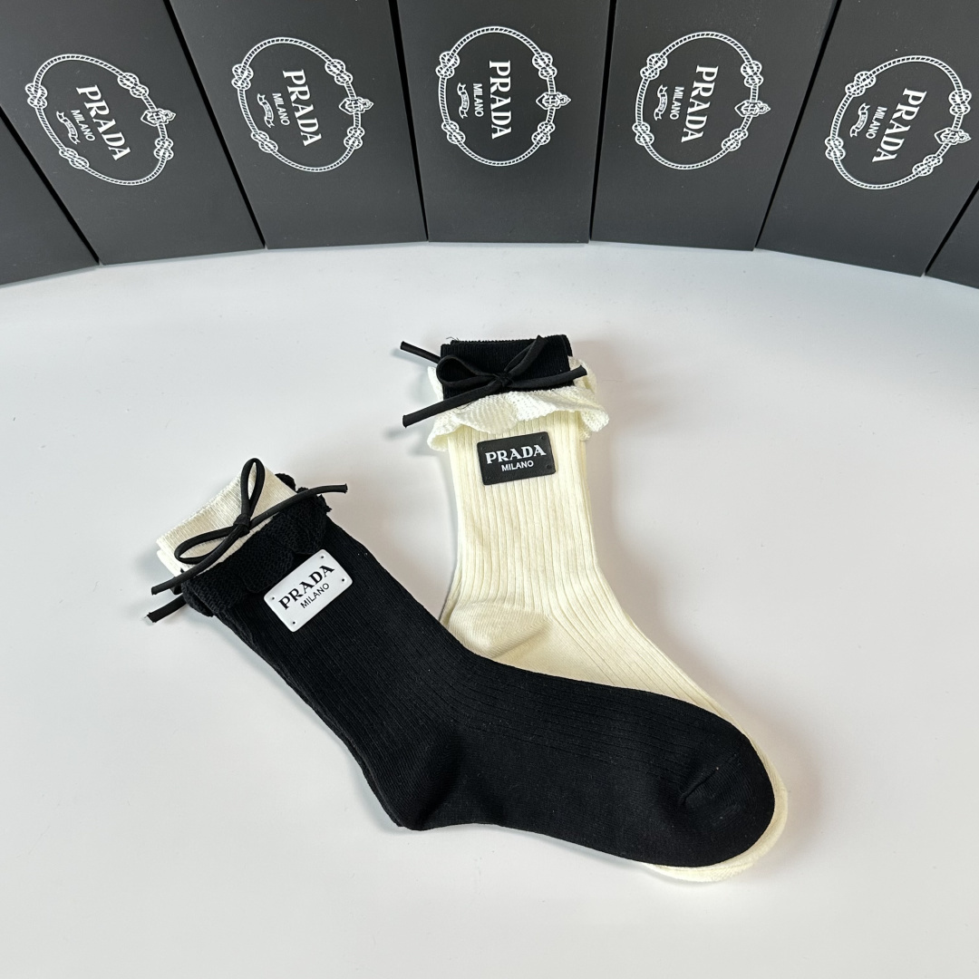 💛配专柜包装Prada（普拉达）新款羊绒堆堆袜袜子！一盒两双，专柜同步款袜子，💛大牌出街，潮人必备🔥超好