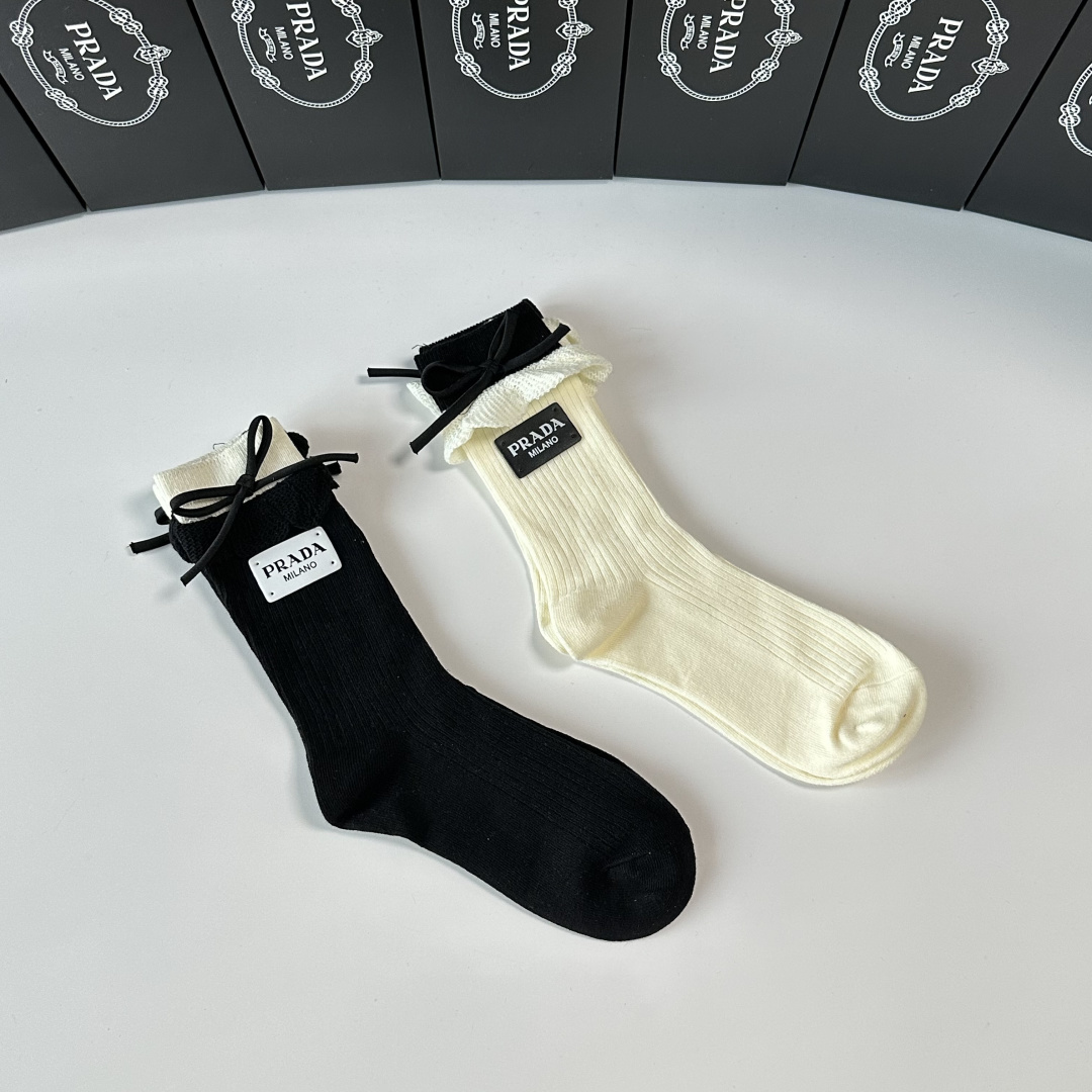 💛配专柜包装Prada（普拉达）新款羊绒堆堆袜袜子！一盒两双，专柜同步款袜子，💛大牌出街，潮人必备🔥超好