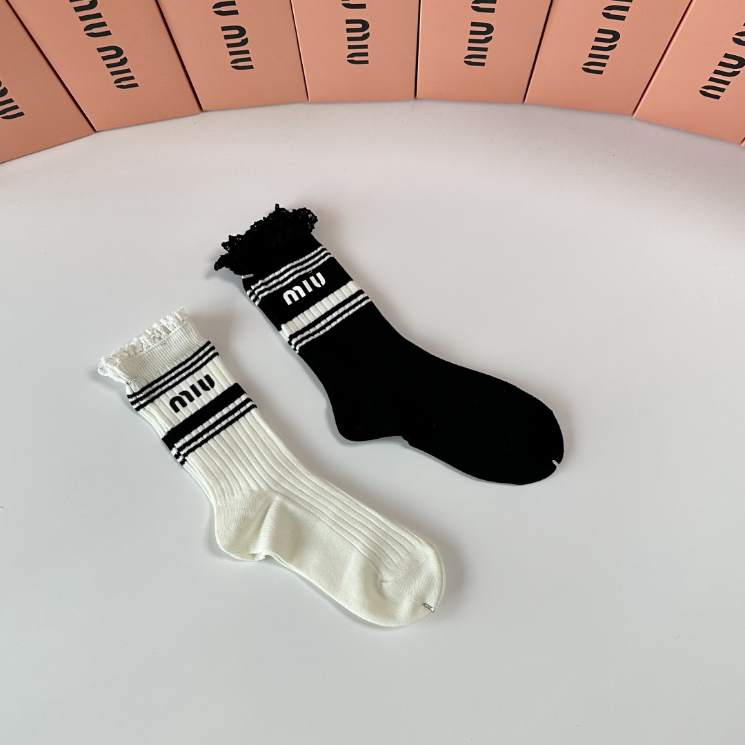 💛配包装MiuMiu（缪缪）新款经典中长款饰品袜堆堆袜袜子！一盒两双， 专柜同步筒款袜子，💛大牌出街，潮
