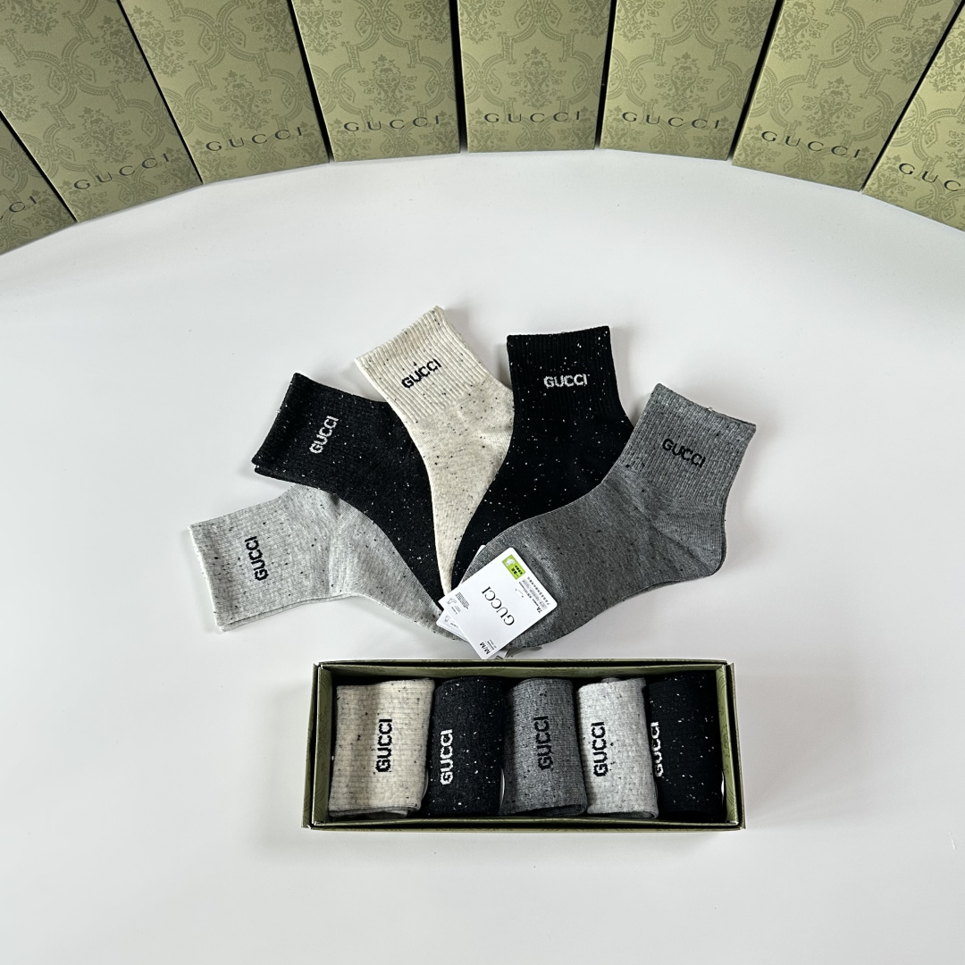 💛配包装MiuMiu（缪缪）新款经典中长款饰品袜堆堆袜袜子！一盒两双， 专柜同步筒款袜子，💛大牌出街，潮