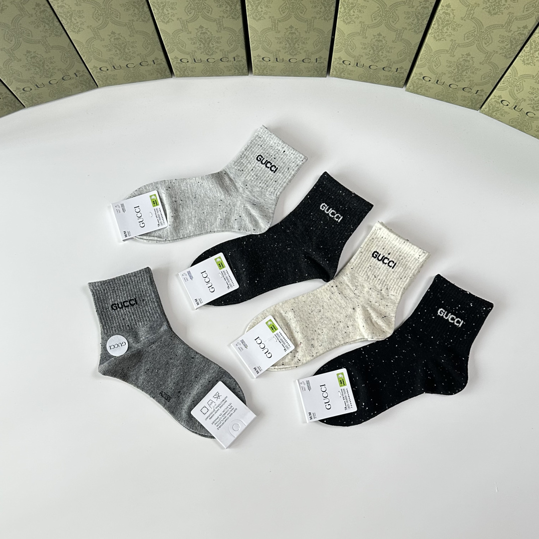 💛配包装MiuMiu（缪缪）新款经典中长款饰品袜堆堆袜袜子！一盒两双， 专柜同步筒款袜子，💛大牌出街，潮