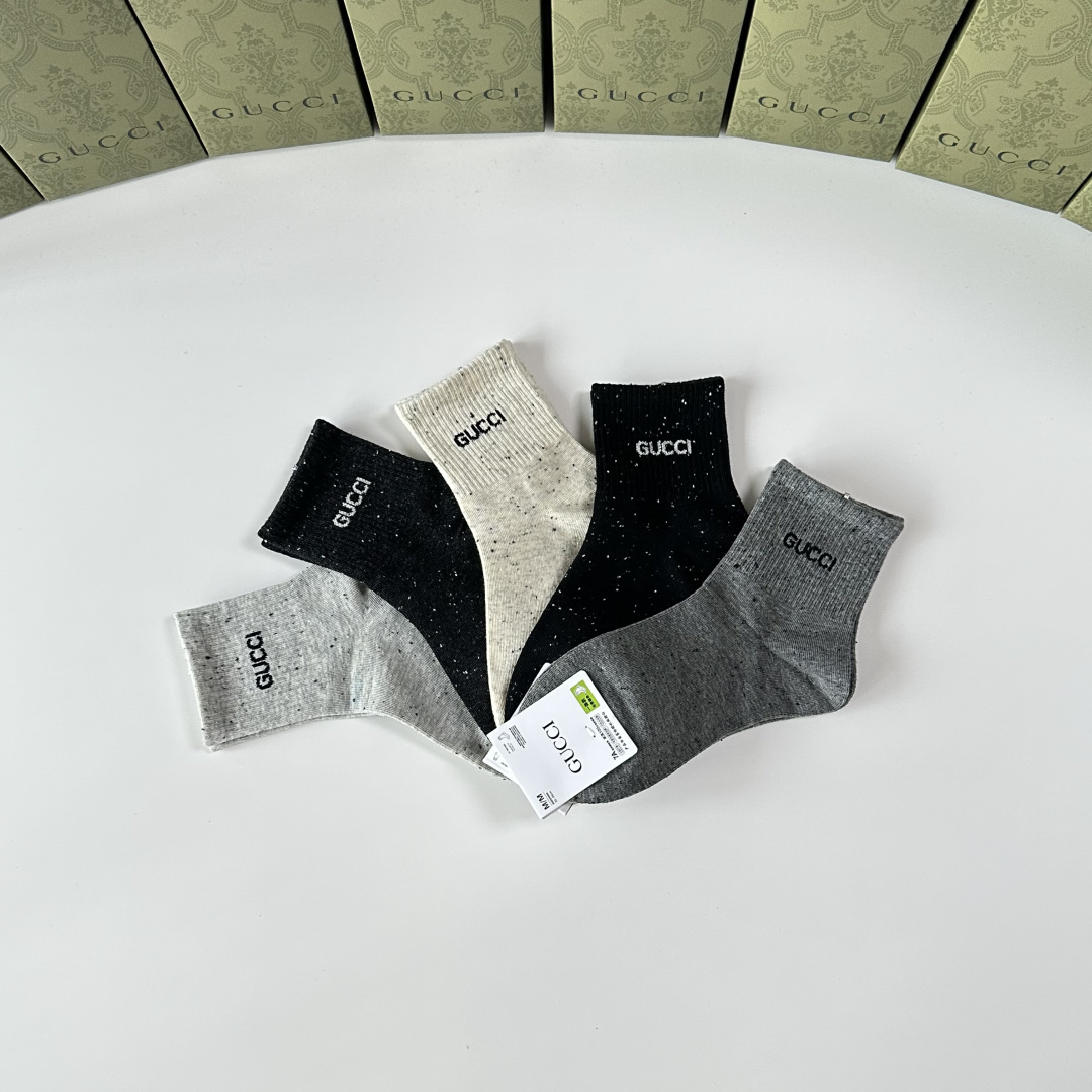 💛配包装MiuMiu（缪缪）新款经典中长款饰品袜堆堆袜袜子！一盒两双， 专柜同步筒款袜子，💛大牌出街，潮