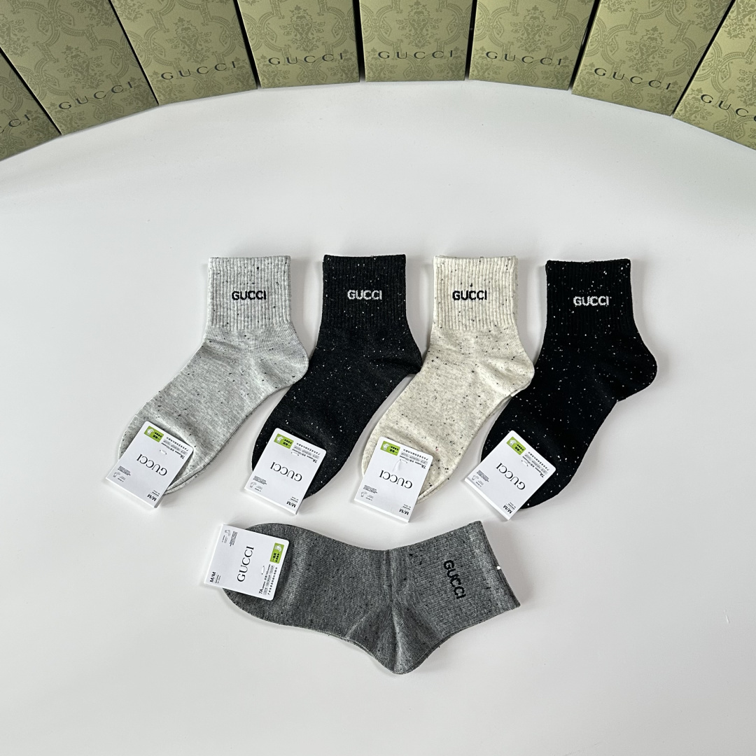 💛配包装MiuMiu（缪缪）新款经典中长款饰品袜堆堆袜袜子！一盒两双， 专柜同步筒款袜子，💛大牌出街，潮