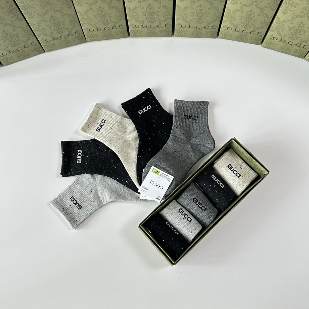 💛配包装MiuMiu（缪缪）新款经典中长款饰品袜堆堆袜袜子！一盒两双， 专柜同步筒款袜子，💛大牌出街，潮