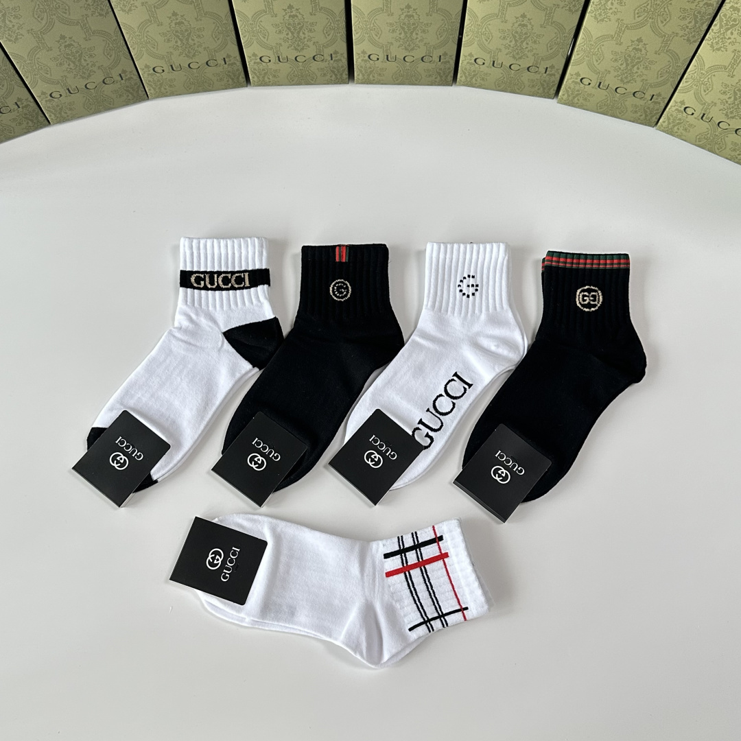 💛配专柜包装Gucci（古驰）新款中长款堆堆袜袜子！一盒五双，专柜同步筒袜袜子，💛大牌出街，潮人必备🔥超