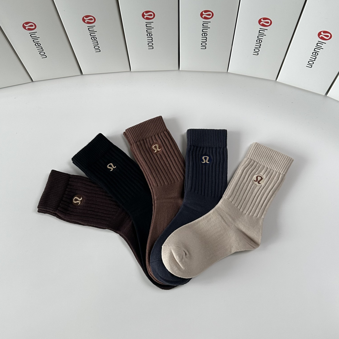 💛配包装lululemon 新款羊绒刺绣中长款堆堆袜袜子！一盒五双， 专柜同步筒款袜子，💛大牌出街，潮人