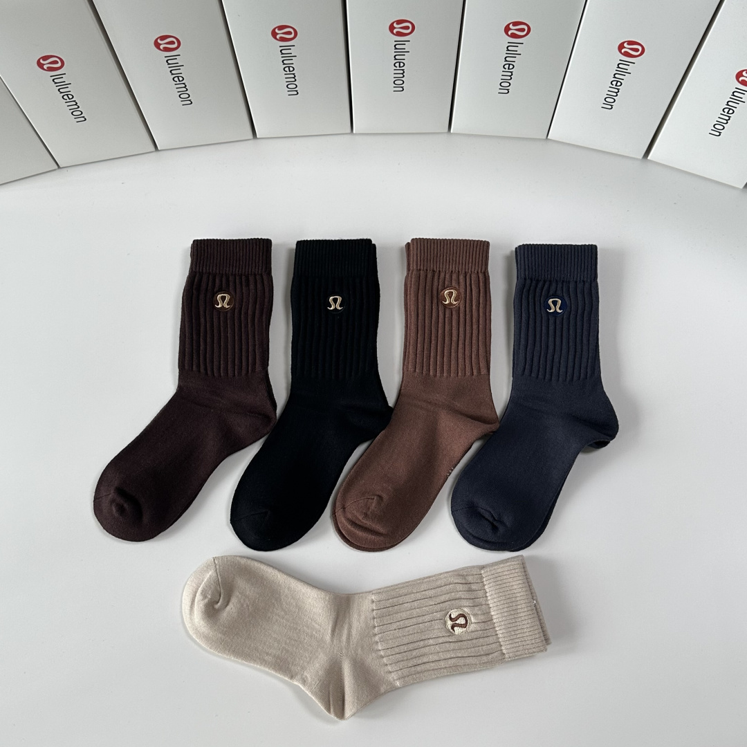 💛配包装lululemon 新款羊绒刺绣中长款堆堆袜袜子！一盒五双， 专柜同步筒款袜子，💛大牌出街，潮人