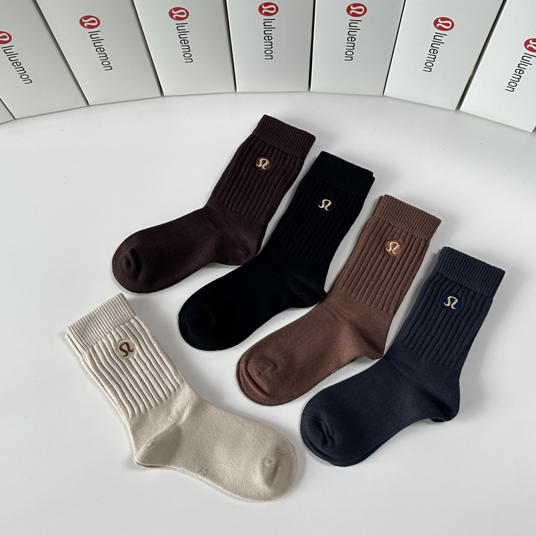 💛配包装lululemon 新款羊绒刺绣中长款堆堆袜袜子！一盒五双， 专柜同步筒款袜子，💛大牌出街，潮人