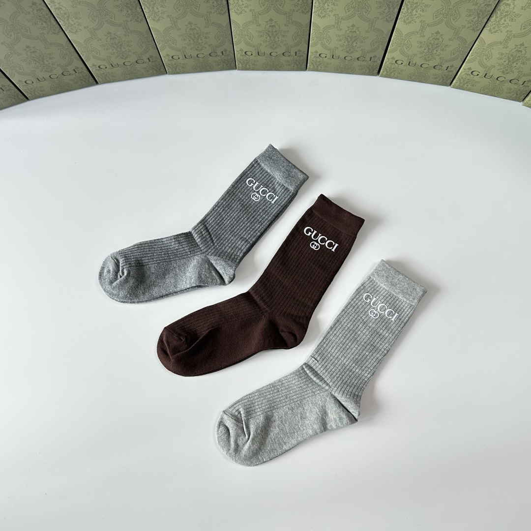 💛配包装Gucci（古驰）新款经典中长款饰品袜堆堆袜袜子！一盒三双， 专柜同步筒款袜子，💛大牌出街，潮人