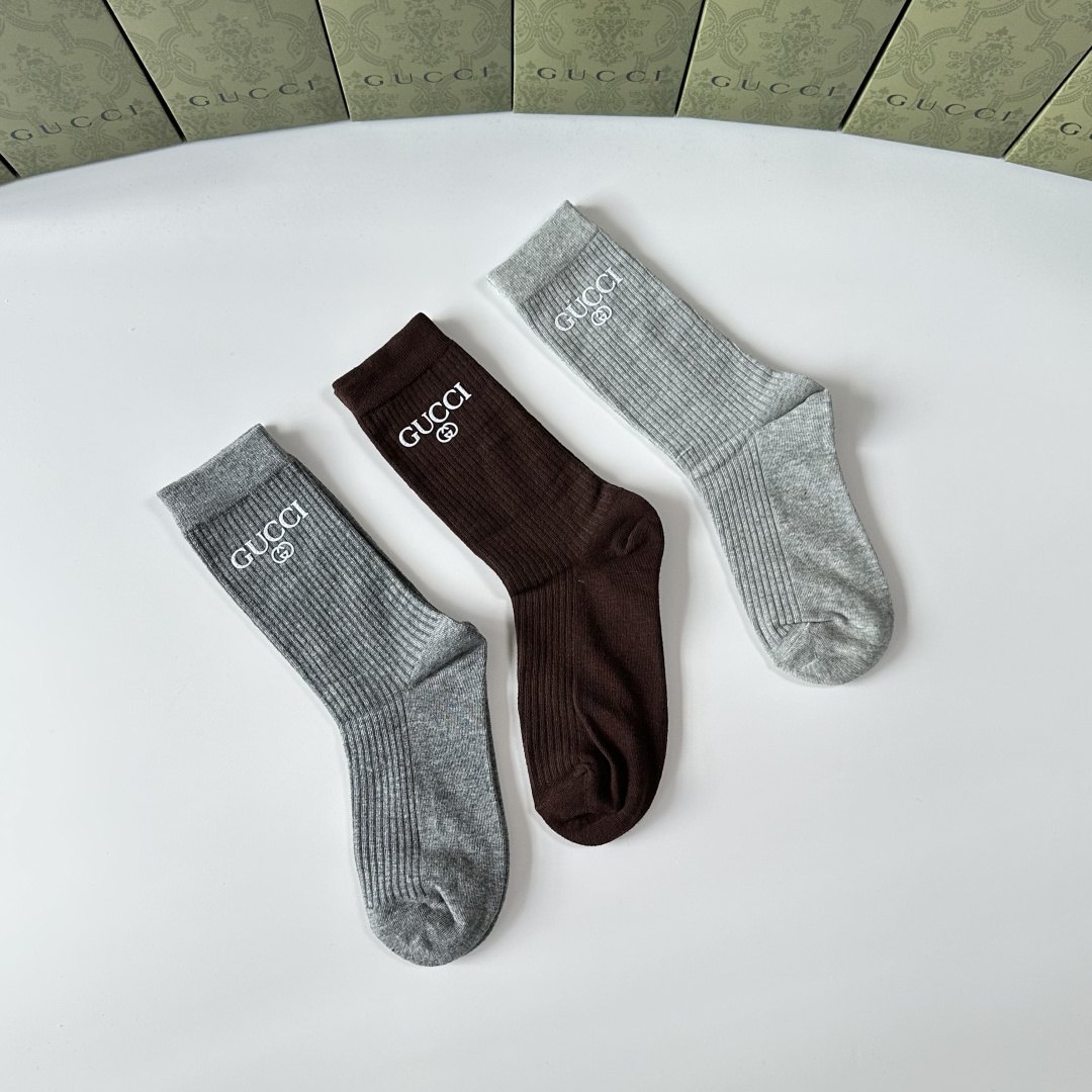 💛配包装Gucci（古驰）新款经典中长款饰品袜堆堆袜袜子！一盒三双， 专柜同步筒款袜子，💛大牌出街，潮人