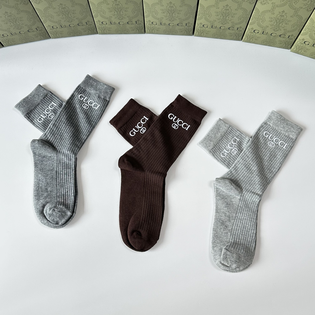 💛配包装Gucci（古驰）新款经典中长款饰品袜堆堆袜袜子！一盒三双， 专柜同步筒款袜子，💛大牌出街，潮人
