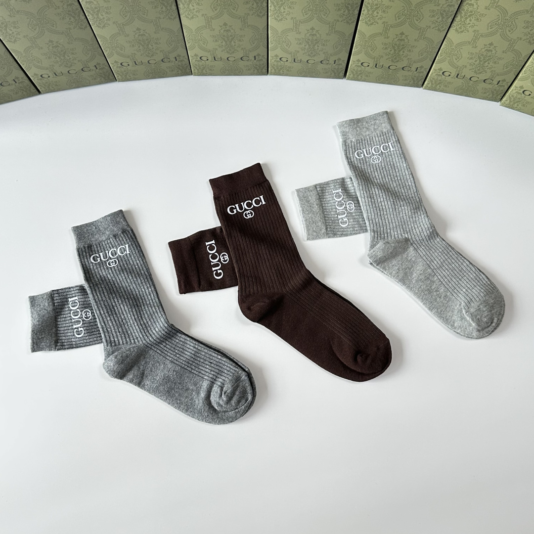 💛配包装Gucci（古驰）新款经典中长款饰品袜堆堆袜袜子！一盒三双， 专柜同步筒款袜子，💛大牌出街，潮人
