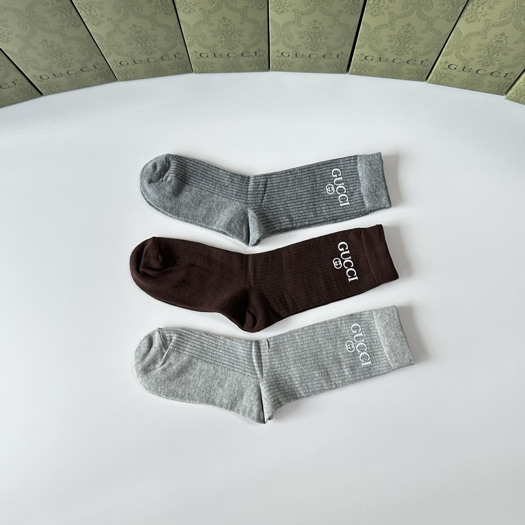 💛配包装Gucci（古驰）新款经典中长款饰品袜堆堆袜袜子！一盒三双， 专柜同步筒款袜子，💛大牌出街，潮人
