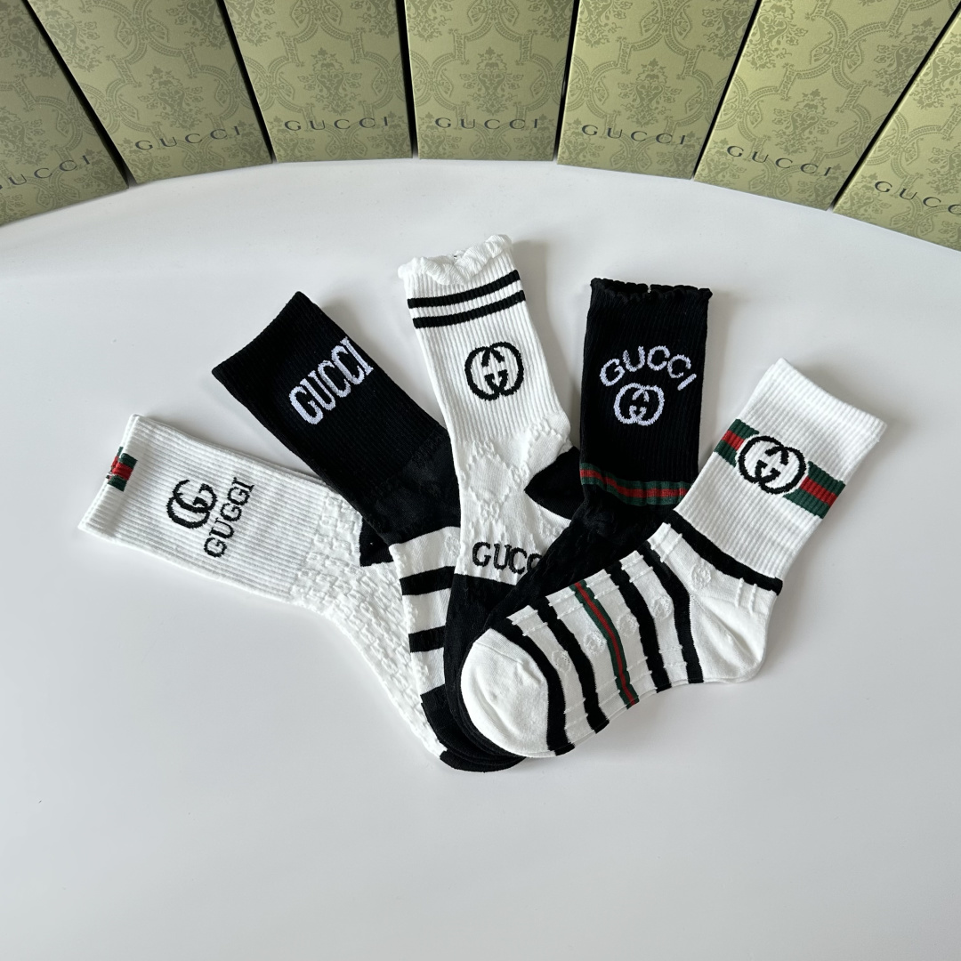 💛配包装Gucci（古驰）新款经典中长款堆堆袜袜子！一盒五双， 专柜同步筒袜袜子，💛大牌出街，潮人必备🔥