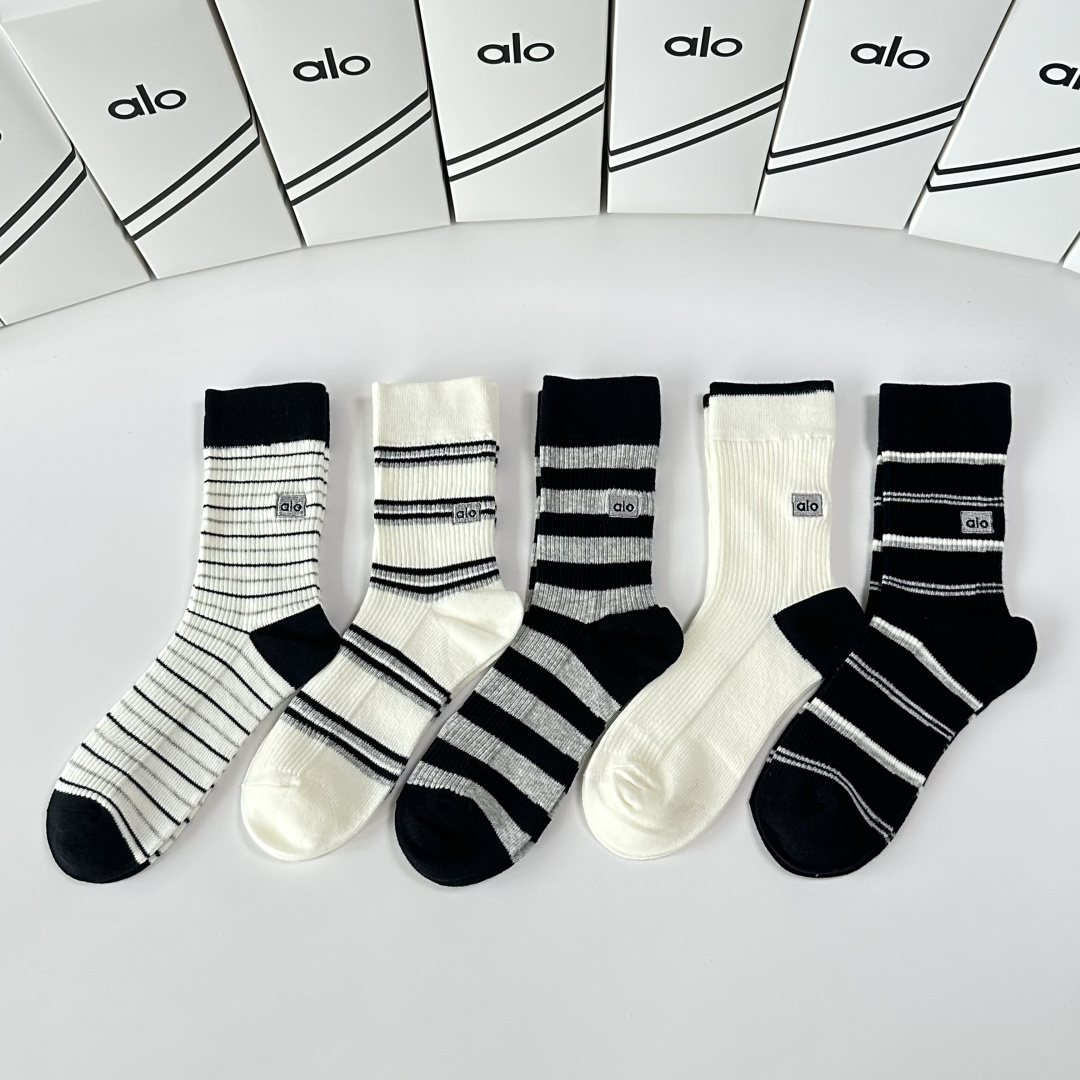 💛配专柜包装ALO 新款羊绒刺绣中长款堆堆袜袜子！一盒五双，专柜同步筒袜袜子，💛大牌出街，潮人必备🔥超好