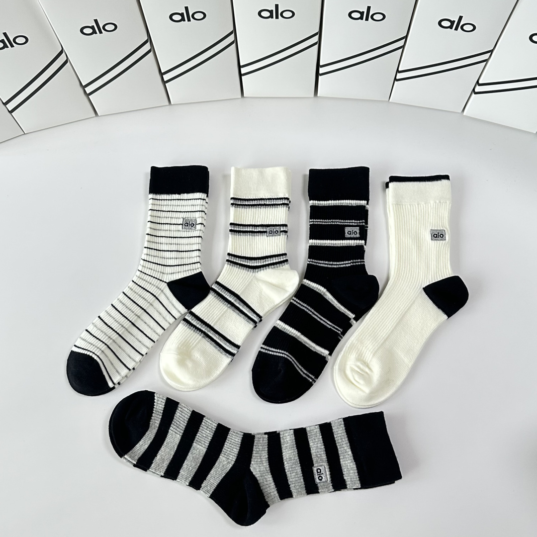 💛配专柜包装ALO 新款羊绒刺绣中长款堆堆袜袜子！一盒五双，专柜同步筒袜袜子，💛大牌出街，潮人必备🔥超好