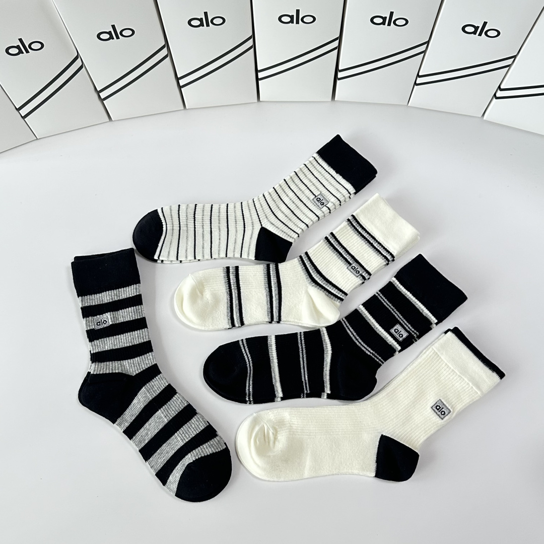 💛配专柜包装ALO 新款羊绒刺绣中长款堆堆袜袜子！一盒五双，专柜同步筒袜袜子，💛大牌出街，潮人必备🔥超好