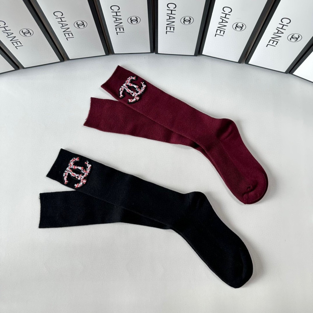 💛配包装Chanel（香奈儿）爆款出货 安可拉红新款轻奢及膝小腿袜堆堆袜袜子🧦！一盒两双（颜色任选）专柜