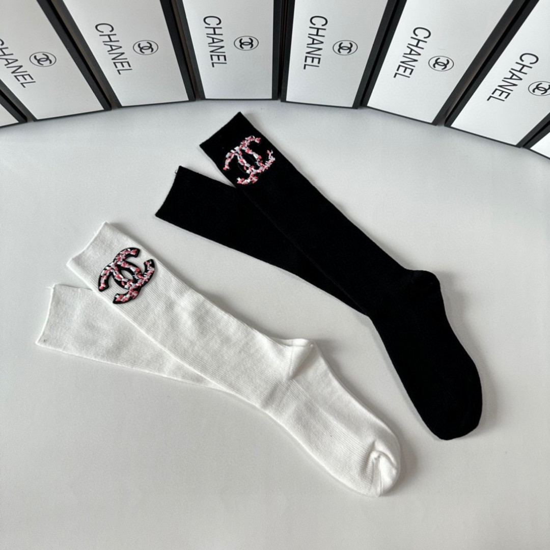 💛配包装Chanel（香奈儿）爆款出货 安可拉红新款轻奢及膝小腿袜堆堆袜袜子🧦！一盒两双（颜色任选）专柜
