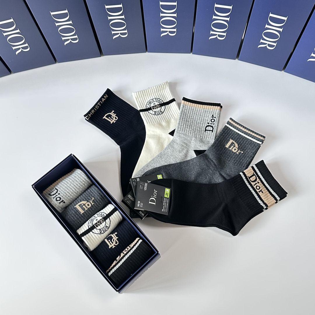 💛配包装DIOR（迪奥）新款经典中长筒袜堆堆袜袜子！一盒五双， 专柜同步筒袜袜子，💛大牌出街，潮人必备🔥