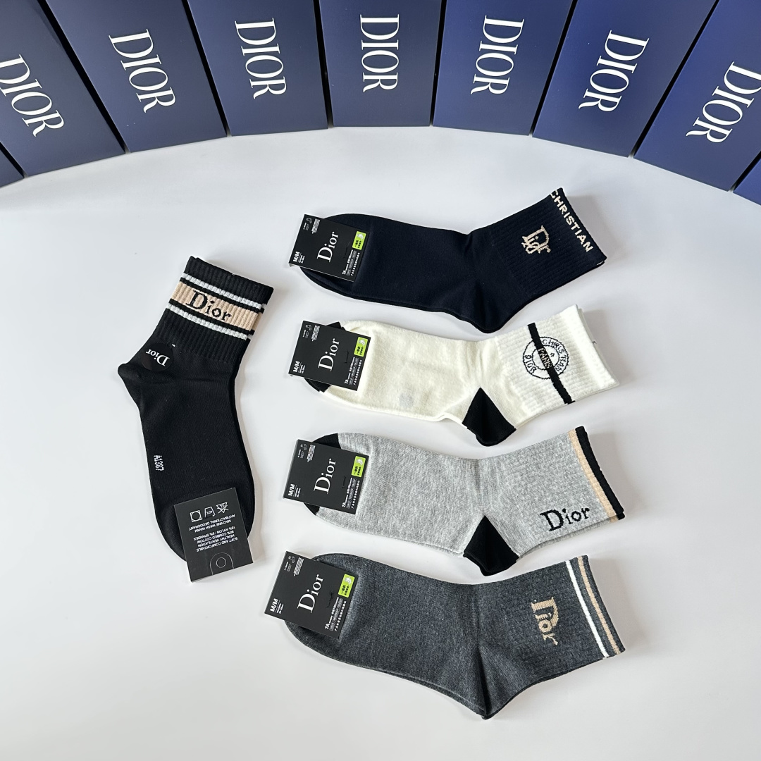 💛配包装DIOR（迪奥）新款经典中长筒袜堆堆袜袜子！一盒五双， 专柜同步筒袜袜子，💛大牌出街，潮人必备🔥