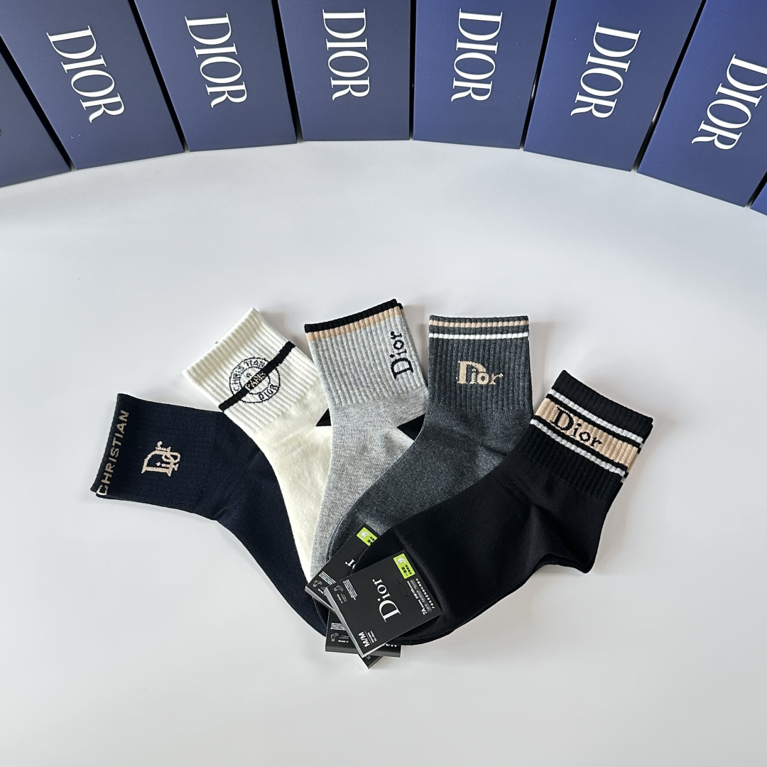💛配包装DIOR（迪奥）新款经典中长筒袜堆堆袜袜子！一盒五双， 专柜同步筒袜袜子，💛大牌出街，潮人必备🔥
