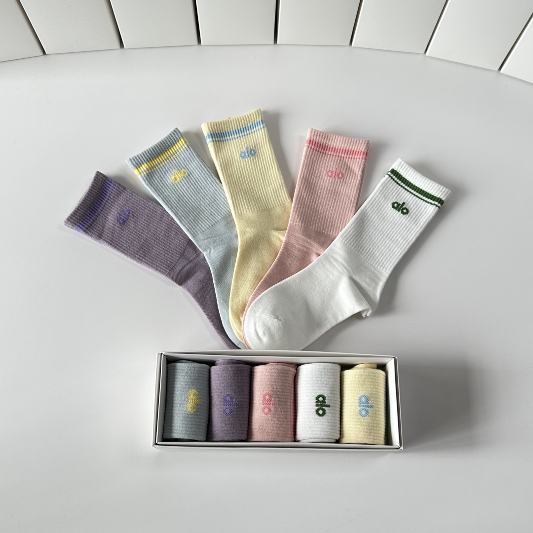 💛配包装ALO 新款中长筒款堆堆袜袜子！一盒五双， 专柜同步筒款袜子，💛大牌出街，潮人必备🔥超好搭