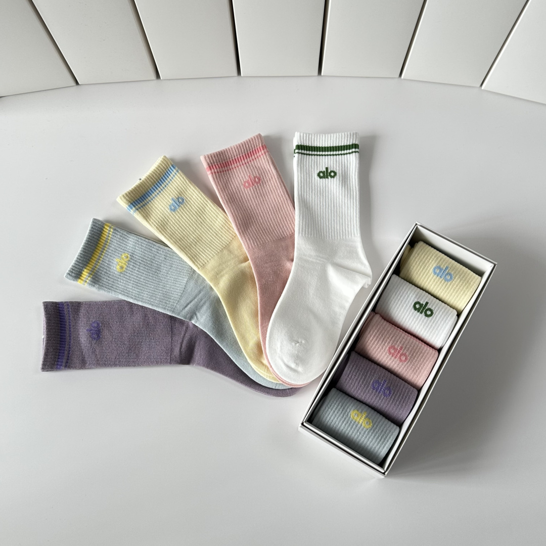 💛配包装ALO 新款中长筒款堆堆袜袜子！一盒五双， 专柜同步筒款袜子，💛大牌出街，潮人必备🔥超好搭