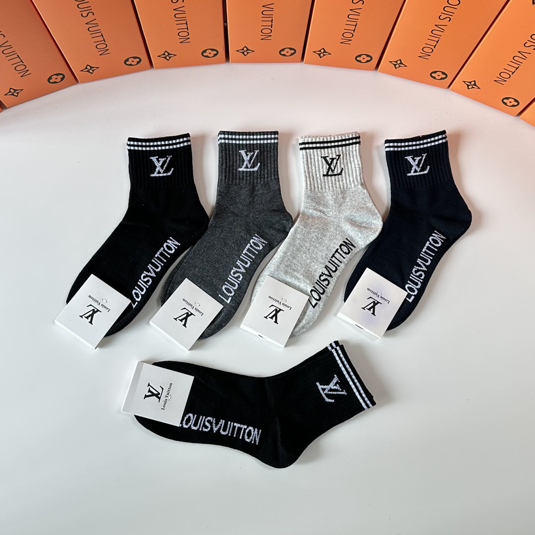 💛配专柜包装LV（路易威登）新款中长筒袜堆堆袜袜子！一盒五双，专柜同步筒袜袜子，💛大牌出街，潮人必备🔥超