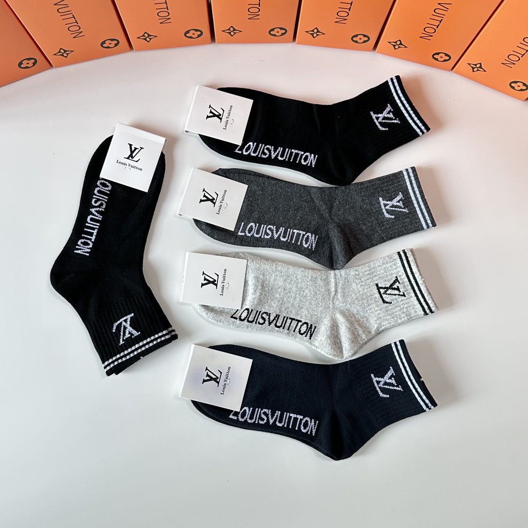 💛配专柜包装LV（路易威登）新款中长筒袜堆堆袜袜子！一盒五双，专柜同步筒袜袜子，💛大牌出街，潮人必备🔥超