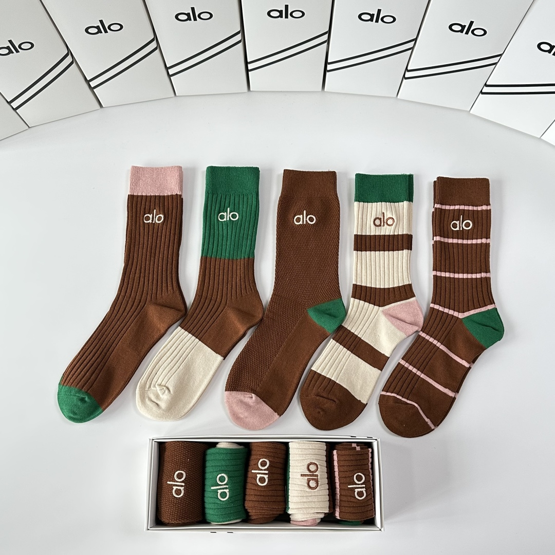 💛配专柜包装ALO 新款双针刺绣中长款堆堆袜袜子！一盒五双，专柜同步筒袜袜子，💛大牌出街，潮人必备🔥超好