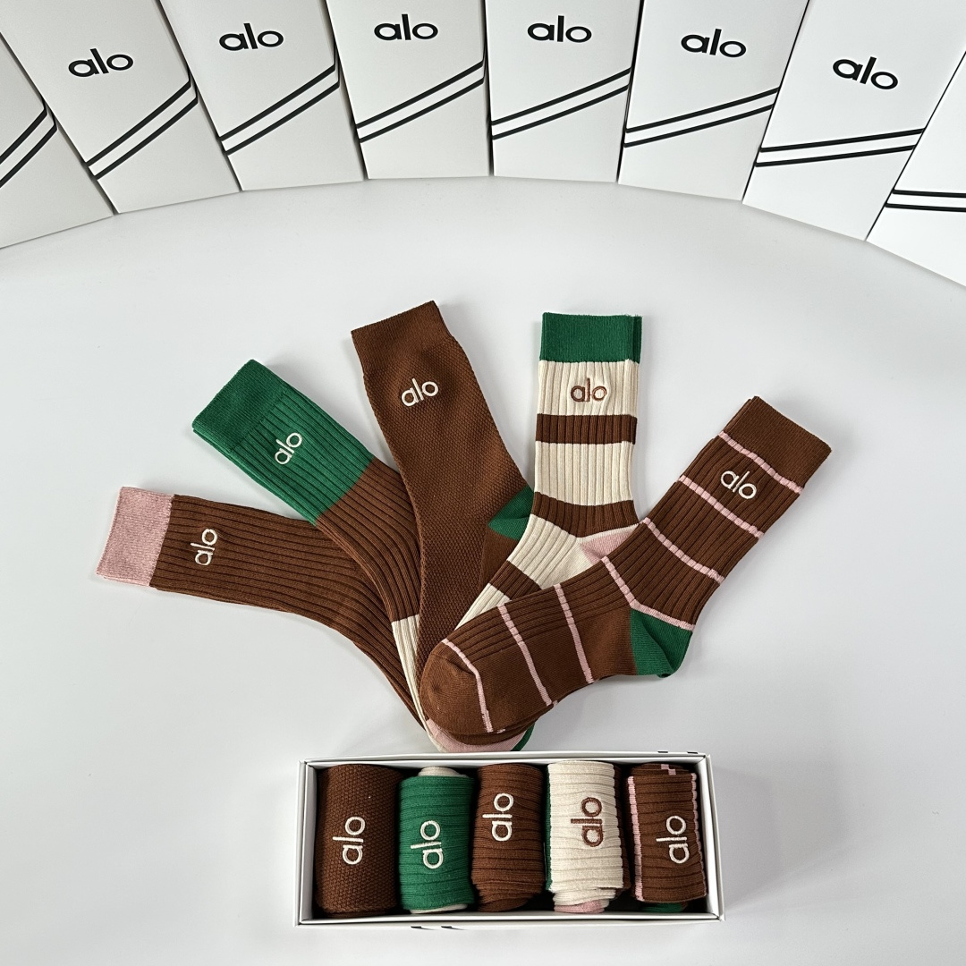 💛配专柜包装ALO 新款双针刺绣中长款堆堆袜袜子！一盒五双，专柜同步筒袜袜子，💛大牌出街，潮人必备🔥超好