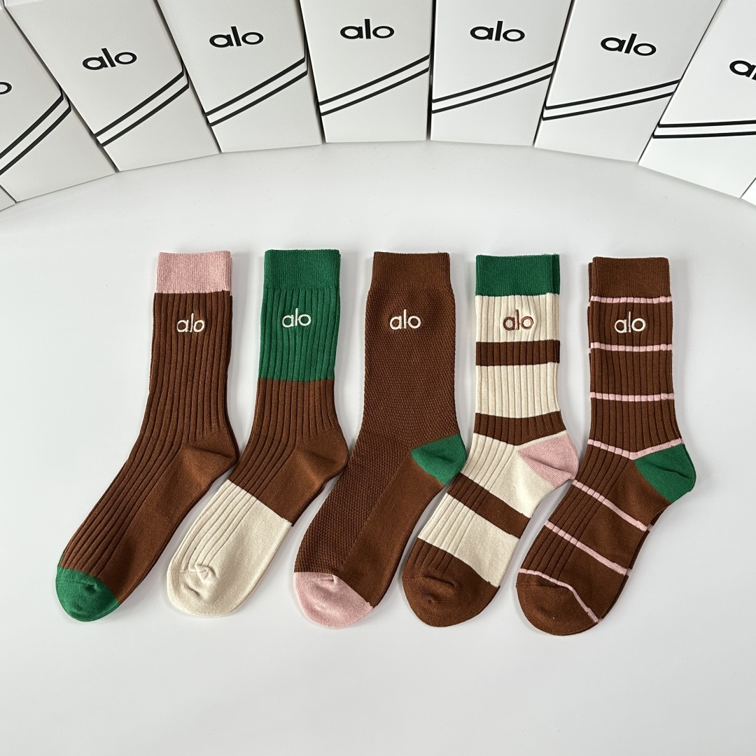 💛配专柜包装ALO 新款双针刺绣中长款堆堆袜袜子！一盒五双，专柜同步筒袜袜子，💛大牌出街，潮人必备🔥超好